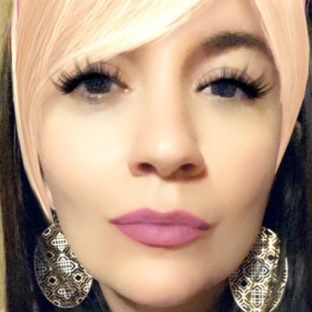 Meet your Posher, Lori